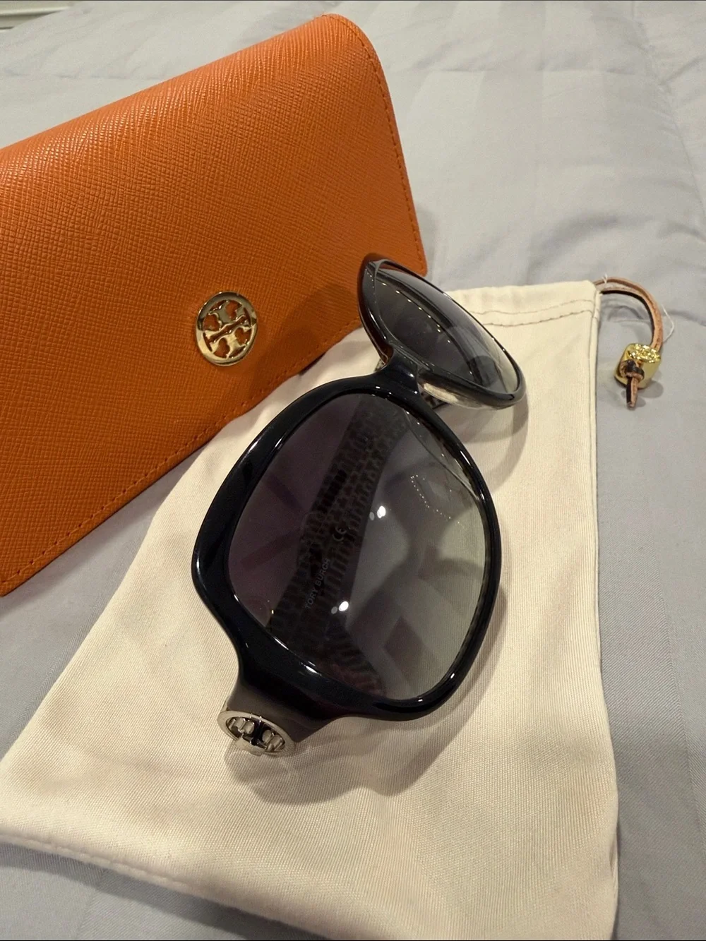 LIKE NEW Tory Burch Black Sunglasses